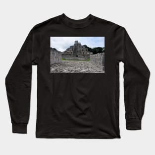 Site archéologique d'Edzna, Campeche, Mexique Long Sleeve T-Shirt